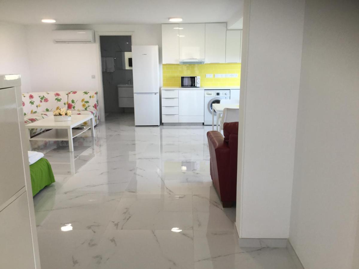 Yellow Studio Brand New Limisso Esterno foto