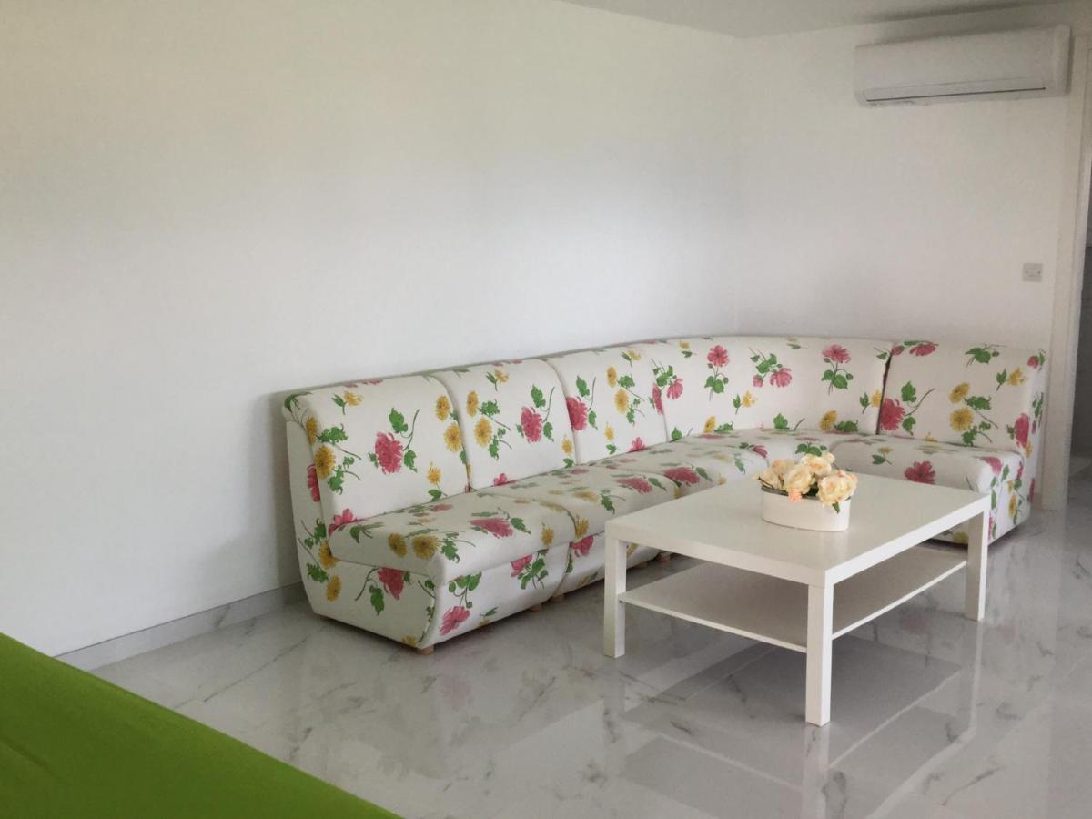 Yellow Studio Brand New Limisso Esterno foto