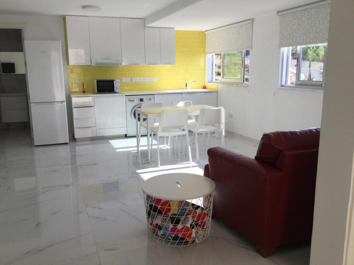 Yellow Studio Brand New Limisso Esterno foto